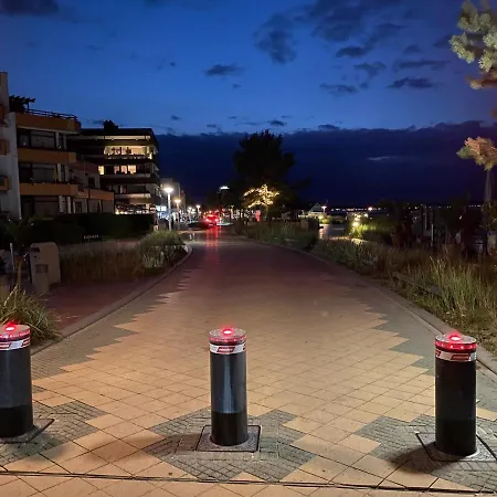 Schöne 3-zi-wohnung Mit In-door-pool, Gym Und Spielraum Und Frisch Renoviertem Bad An Der Promenade Direkt Am Scharbeutzer